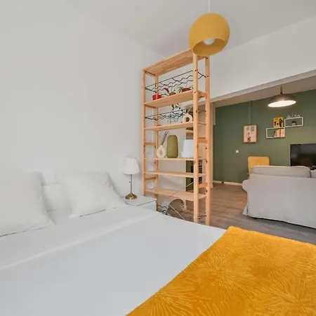 Studio Chaleureux A La Sortie De La Gare Du Metro 11 & Proche De Paris & Hopital Andre Gregoire Apartament