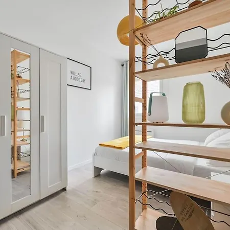 Studio Chaleureux A La Sortie De La Gare Du Metro 11 & Proche De Paris & Hopital Andre Gregoire Apartament *